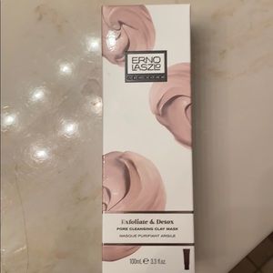 Pore cleansing clay mask